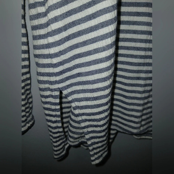 Michael Kors Blue Striped V-neck  Top Womens Size Large Nautical Coastal Grandma - Picture 4 of 9